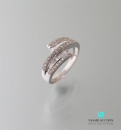 null Bandeau ring with a contraried body decorated with two lines of baguette diamonds...