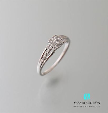 null White gold ring adorned in its center with a diamond paving, the openwork shoulder...