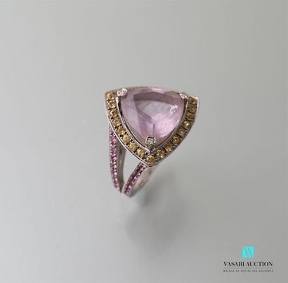 null MAUBOUSSIN
750-thousandths gold ring "Couleurs divines" model, decorated with...