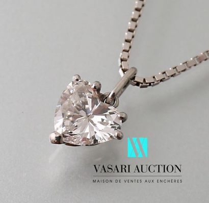 null 750-thousandths white gold chain with Venetian mesh and a white gold pendant...