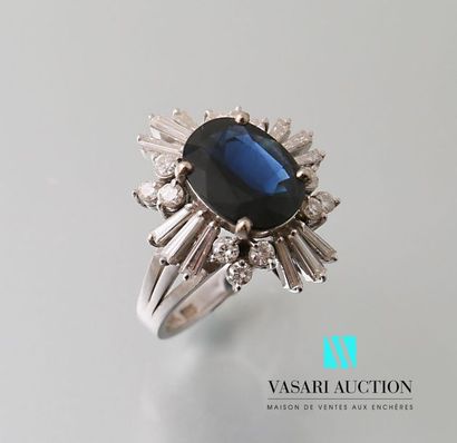 null Ring in 585 thousandths (14 carat) white gold centred on an oval sapphire (4.30...