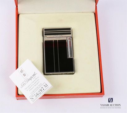 null Dupont lighter in black and chrome lacquer from China
Numbered 4FK04J08
In its...