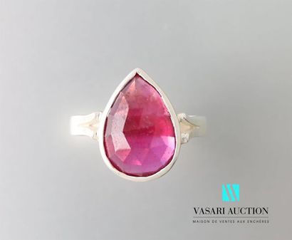 null Ring in 925 thousandths silver decorated with a facetted treated ruby cut into...