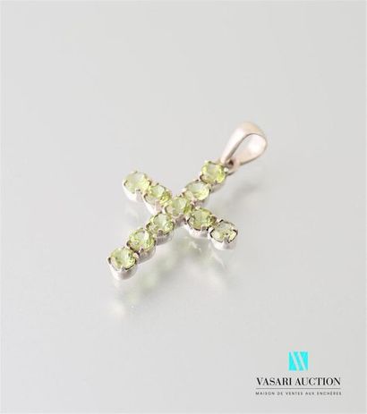 null Silver cross 925 thousandths set with peridots
Gross weight: 2.76 g - High....