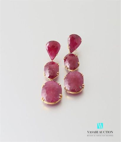 null Pair of vermeil earrings each adorned with three faceted rubies in pampille...