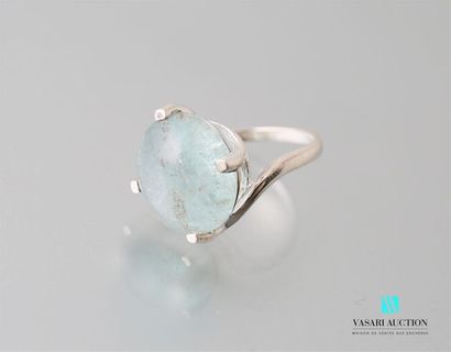 null Ring in silver 925 thousandths decorated with an aquamarine in cabochon Gross
weight:...