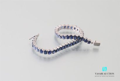 null 925-thousandths silver line bracelet adorned with oval cut sapphires, the safety...