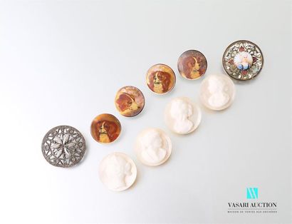 null Button set:
Four round mother-of-pearl buttons with white composition female...