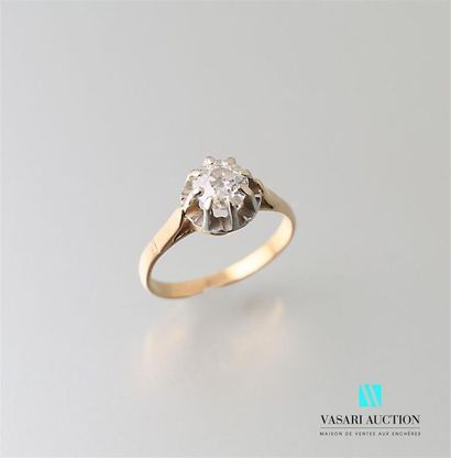 null Ring in 750-thousandths gold decorated with an old-cut solitaire diamond (6.4...