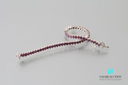 null Silver line bracelet set with round cut rubies, ratchet clasp with two safety
eightes...