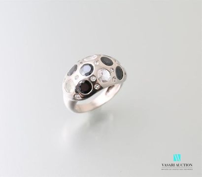 null Silver rush ring punctuated with onyx and rock crystal cut in rounds Gross
weight:...