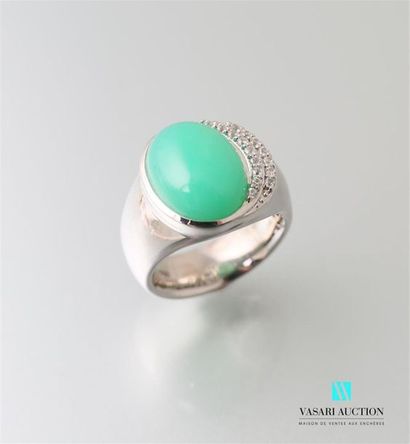 null Asymmetrical silver ring decorated with a jade cabochon and two croissants set...