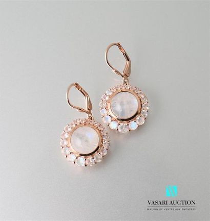 null Pair of earrings for ears pierced in vermeil centered with a moonstone cabochon...