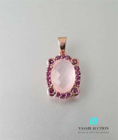null Pendant in vermeil centered of a pink quartz faceted hemmed with tourmalines
Gross...