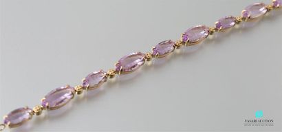 null Bracelet en vermeil orné de neuf améthystes de taille navette intercalées de...