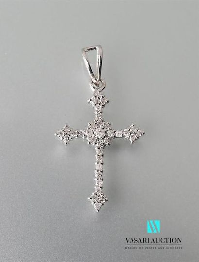 null 750-thousandths gold cross set with diamonds (2.5 x1.8 cm) Gross
weight: 2.75...