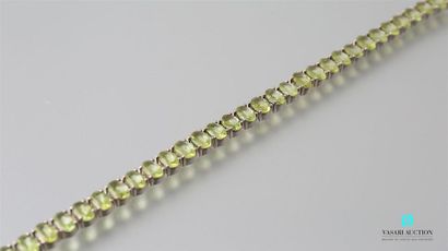 null Silver bracelet set with oval peridots, the clasp snap hook Gross
weight: 18.22...