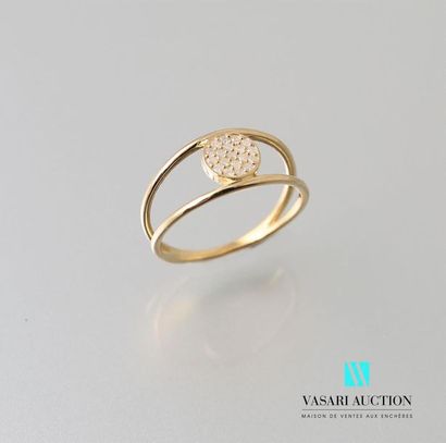 null Ring in vermeil with an openwork body decorated in its center with a diamond
circle...