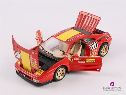 null BURAGO (Italie)
Voiture 1/18 Ferrari 348 
(état d'usage, usures aux autocol...