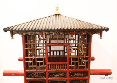 null Palanquin with an architectural shape in moulded and lacquered wood, it opens...