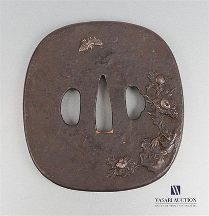 null Quadrangular iron Tsuba with flowered branches and butterfly
decoration (wear...
