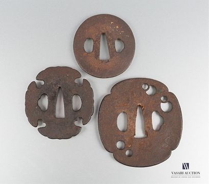 null Set of three iron tsubas, the first oval (6 x 6 cm), the second quadrilobe (8.5...