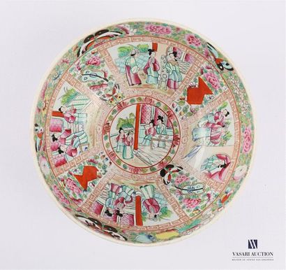 null CHINA - CANTON
Round porcelain bowl with polychrome enamelled decoration in...