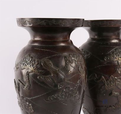 null JAPAN
Pair of bronze vases in baluster shape with rotating decoration in relief...