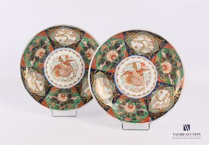 null JAPAN
A pair of hollow white porcelain plates with polychrome decoration and...