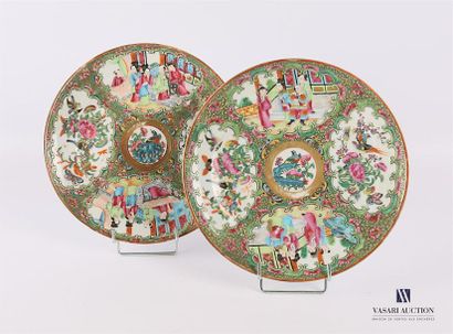 null CHINA - CANTON
Two plates in white porcelain treated in polychrome and golden...