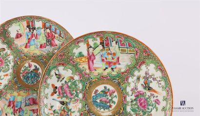 null CHINA - CANTON
Two plates in white porcelain treated in polychrome and golden...