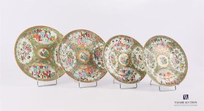 null CHINA - CANTON
Set of four white porcelain plates treated in polychrome and...