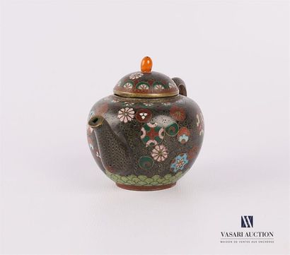 null JAPAN
Miniature teapot in partitioned enamels decorated with flower medallions,...
