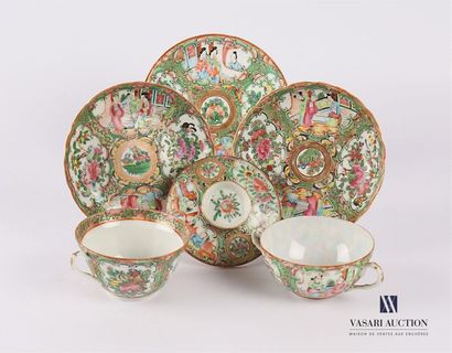 null CHINA - CANTON
Lot comprising three saucers, two cups and a lid in white porcelain...