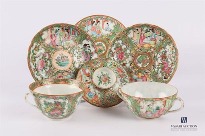 null CHINA - CANTON
Lot comprising three saucers, two cups and a lid in white porcelain...