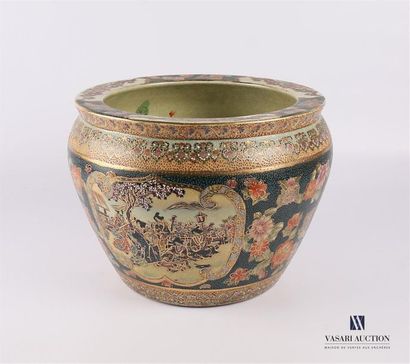null JAPAN - SATSUMA
White porcelain fish bowl with polychrome decoration and gold...