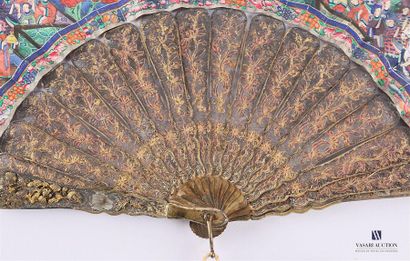 null CHINA - Canton
Fan with eighteen strands of paper decorated with gouache decoration...