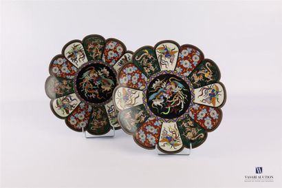 null JAPAN
Pair of polylobed dishes in partitioned enamels decorated with a phoenix...
