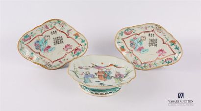null CHINA
Set including a pair of polylobed mounted bowls in white porcelain treated...