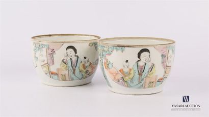 null CHINA
Pair of white porcelain sorbets treated in polychrome and gilded net depicting...