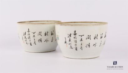 null CHINA
Pair of white porcelain sorbets treated in polychrome and gilded net depicting...