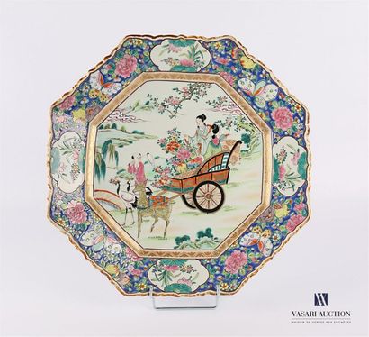 null CHINA A white porcelain
dish treated in polychrome, the scroll edge decorated...