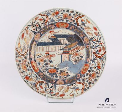 null CHINA
Flat porcelain dish with polychrome decoration and gold highlights known...