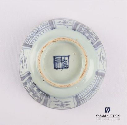 null CHINA
Porcelain bowl with blue white flower decoration in alternating reserves...