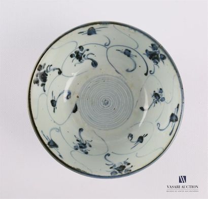 null CHINA
Porcelain bowl with blue and white decoration of stylized flower piers...