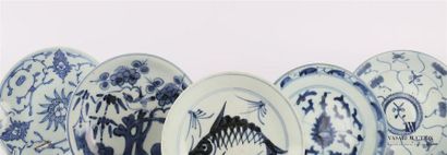 null CHINA
Five porcelain cups with carp blue white decoration, trendy birds, floral...