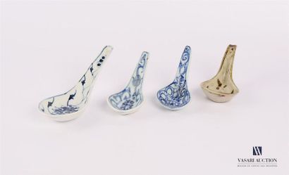 null CHINA 
Set of porcelain spoons, three with blue white decoration, two of which...