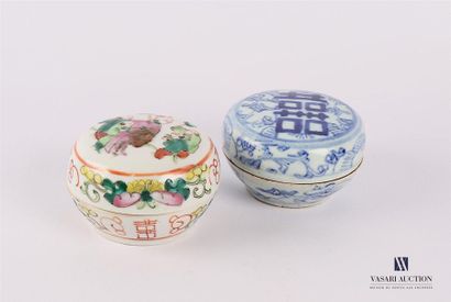 null CHINA
Set of two porcelain boxes, the first with a blue white decoration, the...