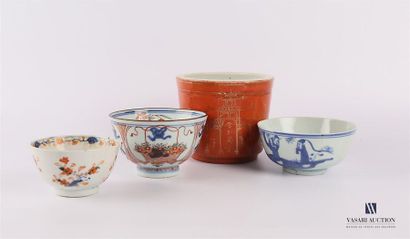 null CHINA 
Set of three porcelain bowls, the first one with blue red decoration...