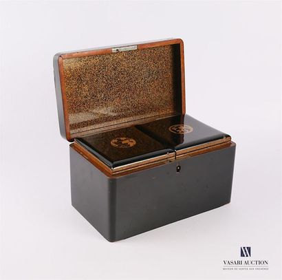 null JAPAN
Lacquered wooden tea box, it opens with a flap with a gilded decoration...